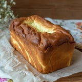 Ein Brotlaib mit Loch in der Mitte.